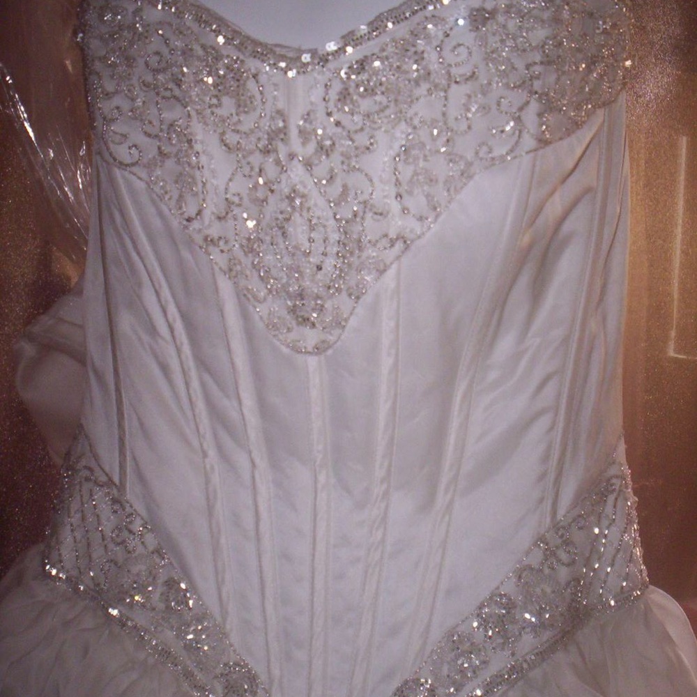 💗💗💗Silk Demetrios Wedding Gown w/ paperwork - Picture 3 of 6